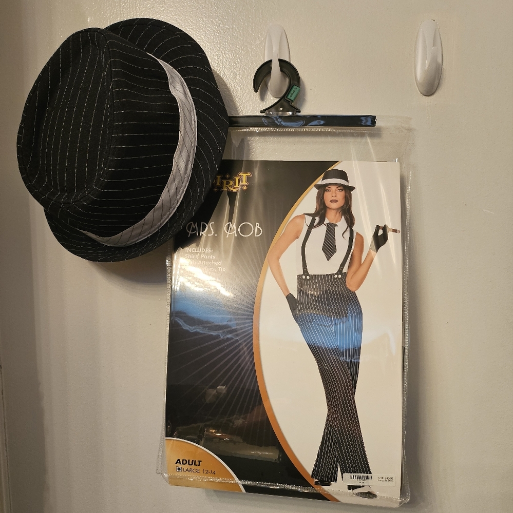 Spirit Black and White Mrs. Mob Costume Set